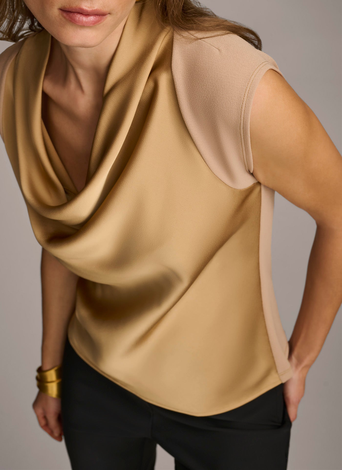 (image for) DISTINCTIVE SLEEVELESS COWL NECK TOP